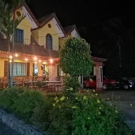 Hotel Casa Marcosa Tagaytay City Exterior foto